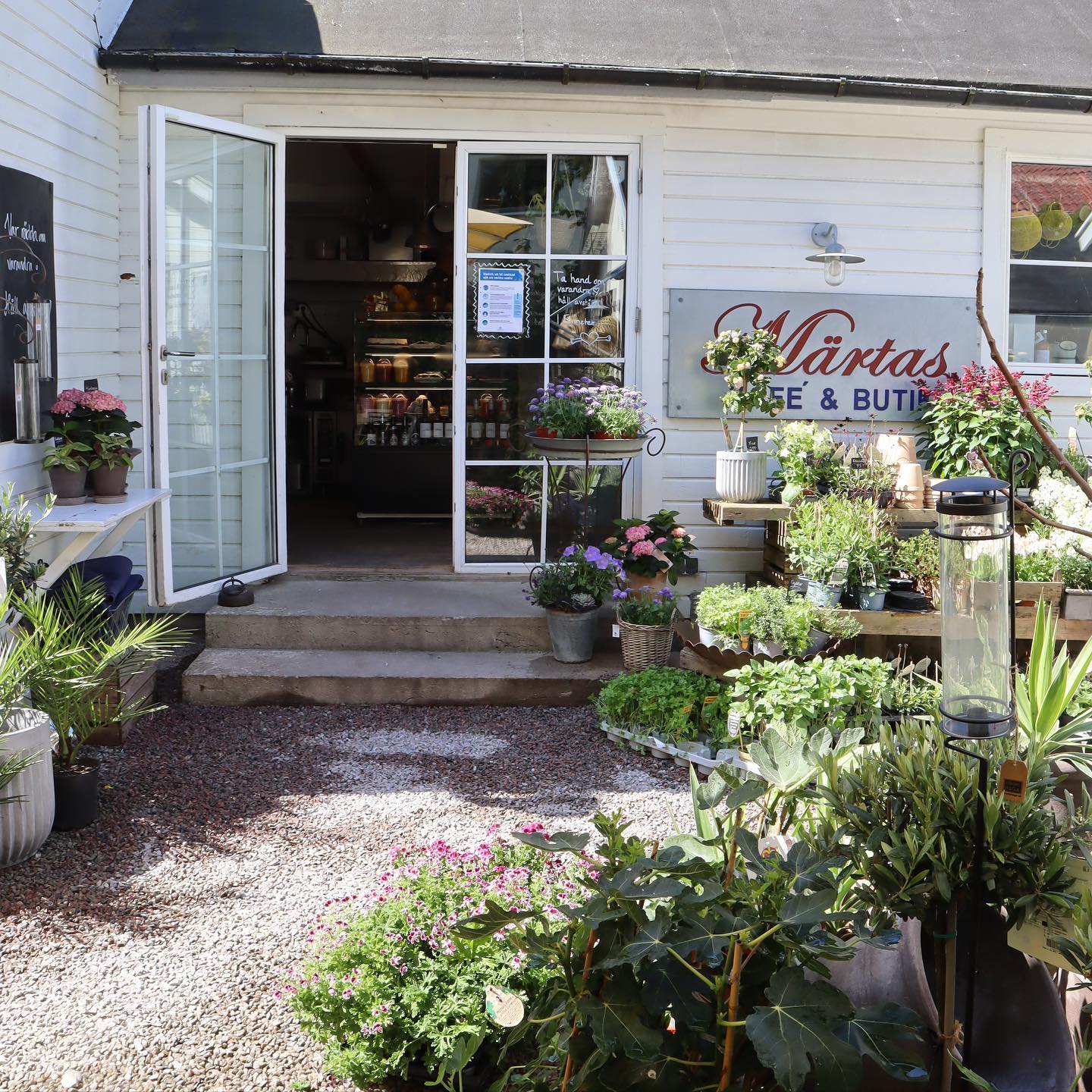 Entren till Märtas Kafé