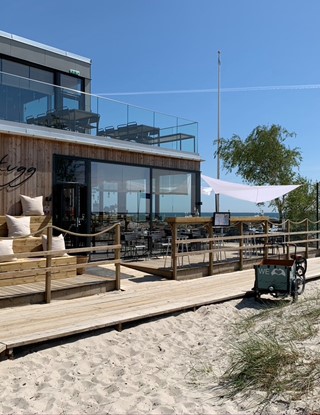Strandtugg - restaurang och beach club på Kämpingestranden, Höllviken