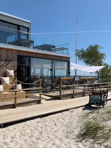 Strandtugg - restaurang och beach club på Kämpingestranden, Höllviken