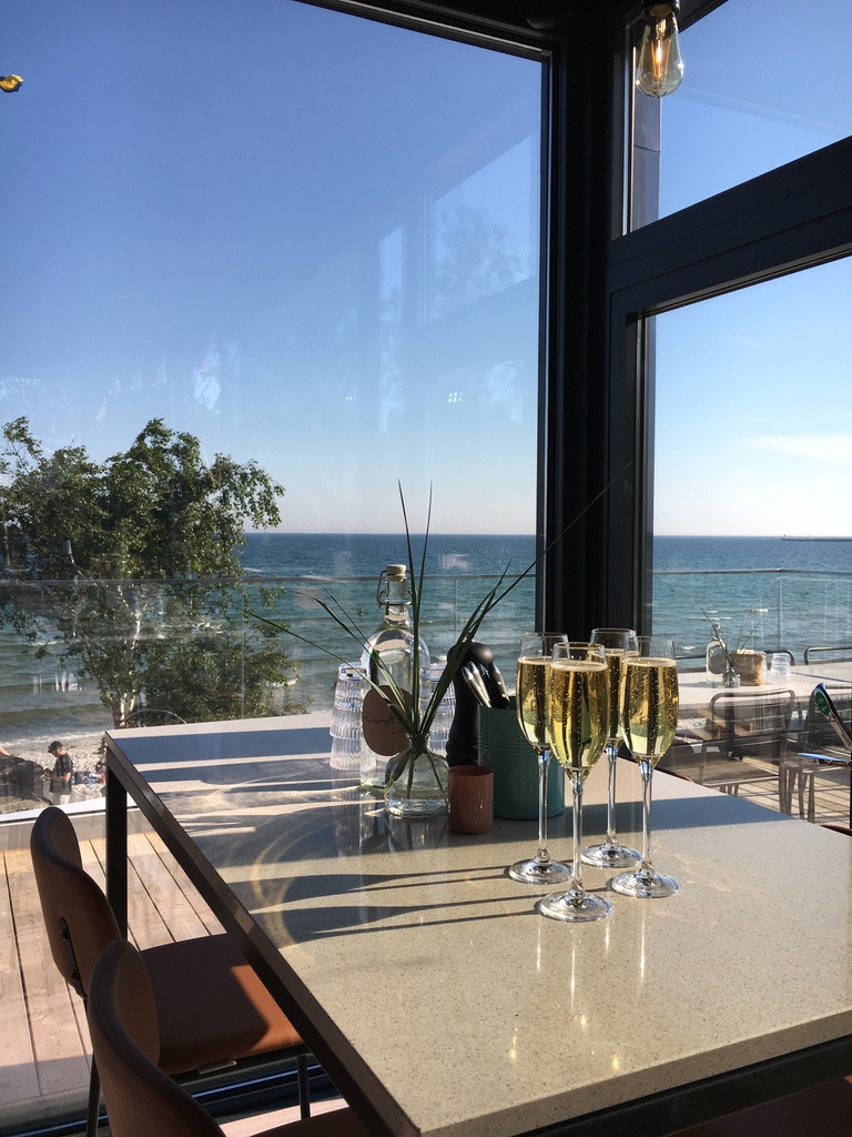 Strandtugg - restaurang i Kämpinge, Höllviken, med oändlig havsutsikt